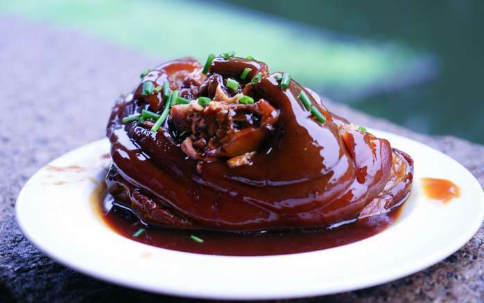 南 浔 古 镇美食推荐"浔蹄"南浔古镇著名的特色传奇菜"浔蹄.