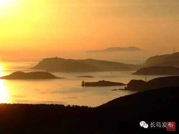 海上升明月，云雾绕长岛